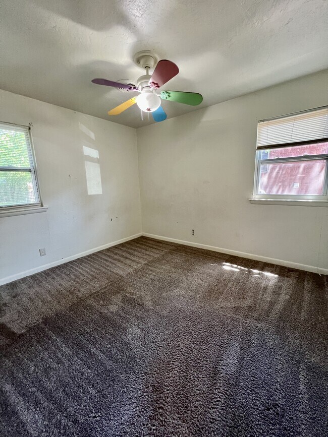 Building Photo - 703 Terry Dr