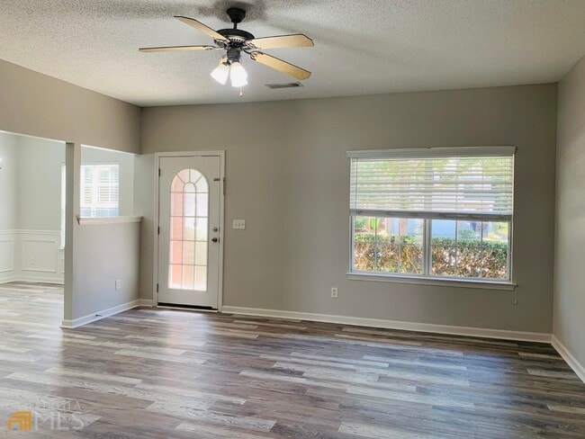 Building Photo - 221 Southwind Ln