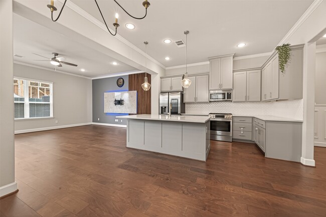 Building Photo - 4413 Schuler St