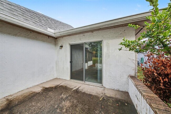 Building Photo - 5033 Loyola Ln