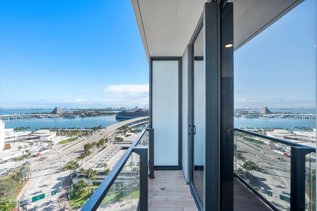 Building Photo - 398 NE 5th St