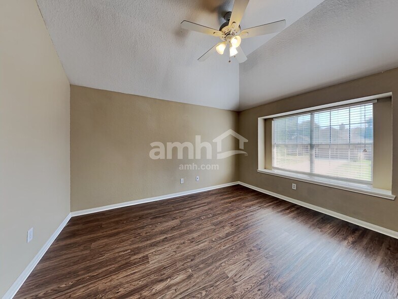 Building Photo - 3413 Stratford Dr