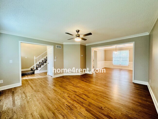 Building Photo - Wonderful Belton Home w/ Wood Floors, Finished Basement and Fenced Yard!