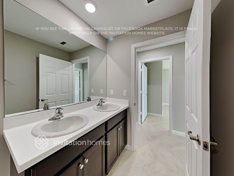 Building Photo - 679 SW Lucero Dr