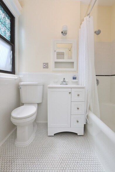 Building Photo - 189 Chestnut Hill Ave