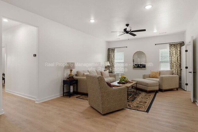 Building Photo - 8800 Cantera Dr