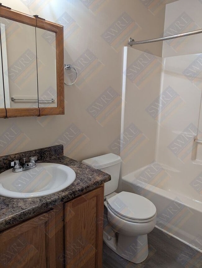 Building Photo - 3 Bedroom 2.5 Bath Townhouse