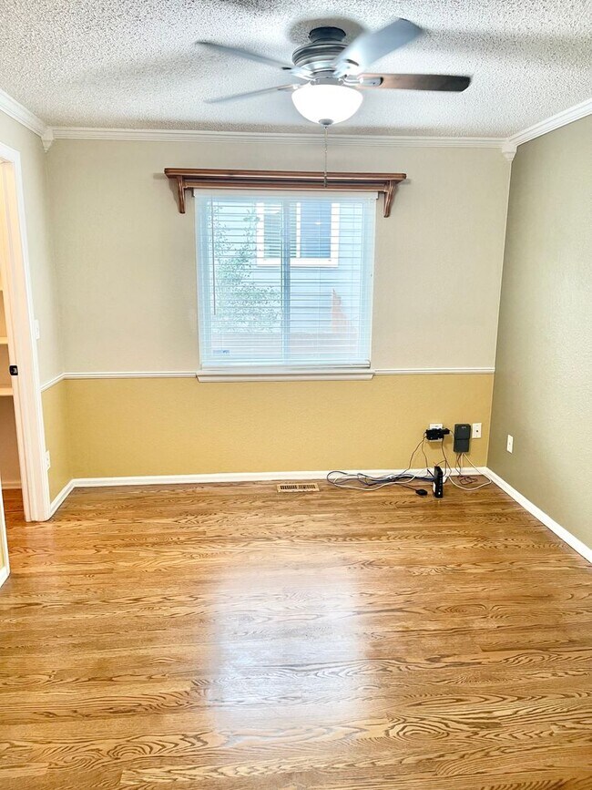 Building Photo - Large Clean Home in Aurora