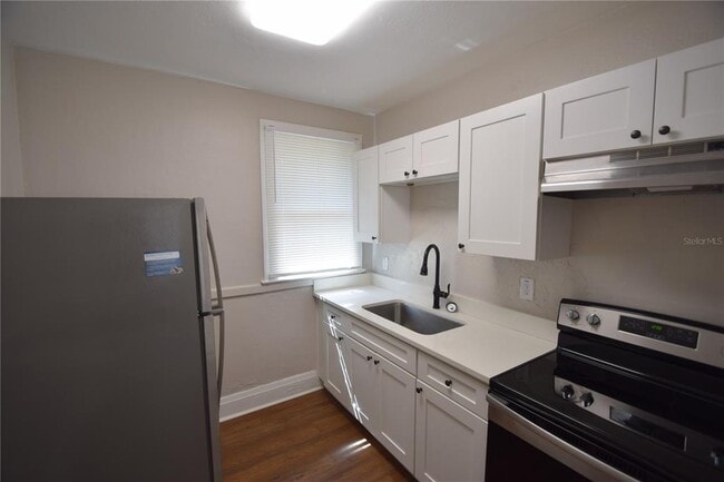 Building Photo - 906 Vistabula St