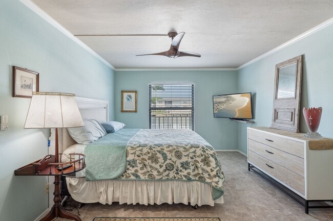 Building Photo - 2 Bed 2 Bath waterfront Condo