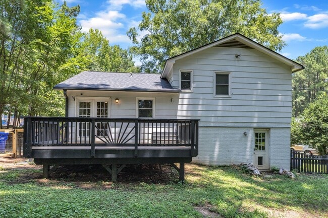 Building Photo - Cute 3/1.5 Close to RTP