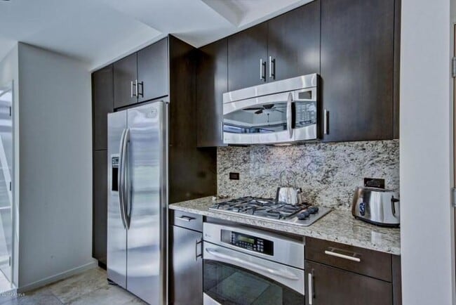 Building Photo - 7131 E Rancho Vista Dr