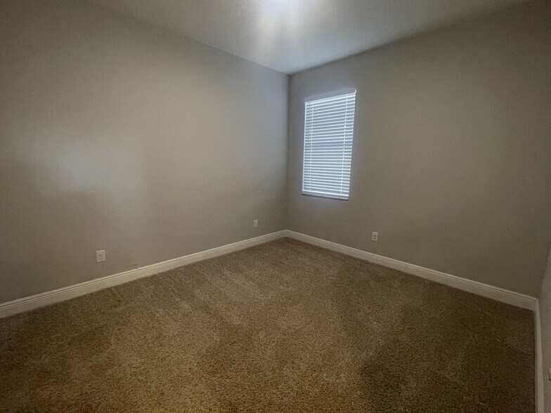 Building Photo - 2981 Casterton Dr