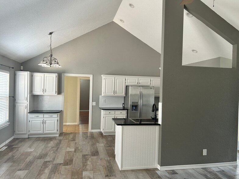 kitchen/dining area - 1825 Mountain Ash Dr