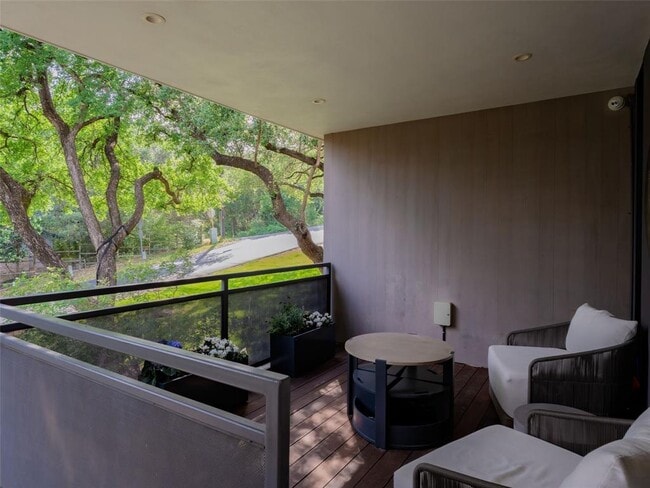 Building Photo - 2210 Westlake Dr