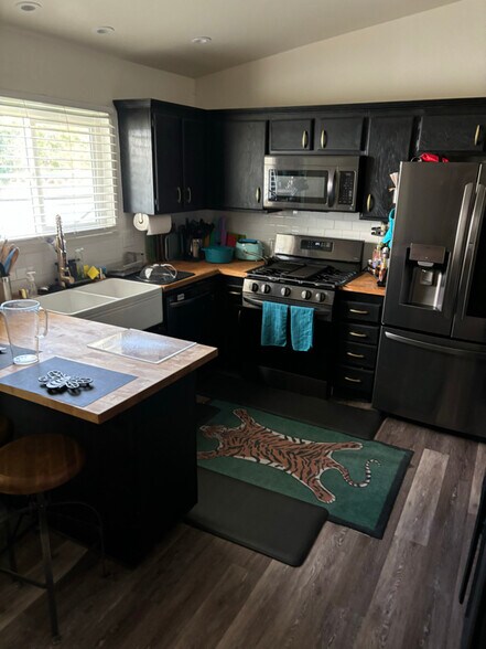 Building Photo - 2944 Casamia Ave