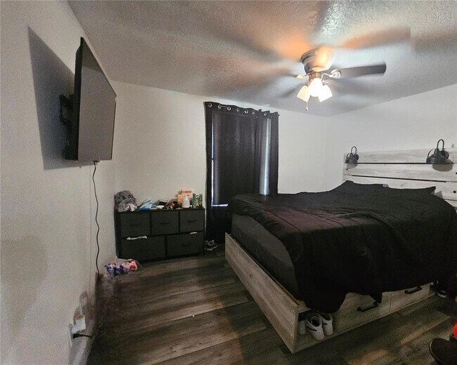Building Photo - 2955 Sun Pointe Ct