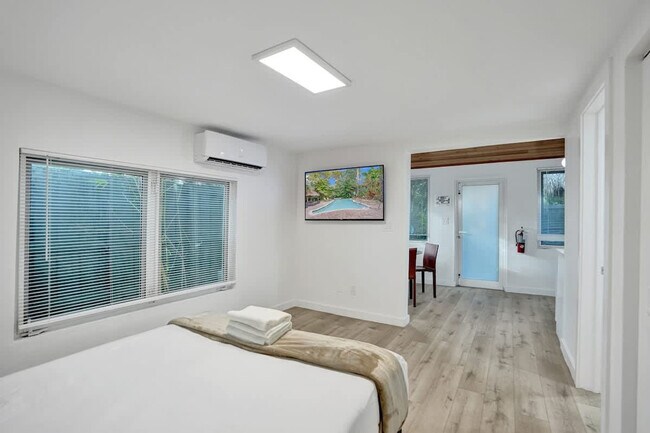 Building Photo - 1115 SW 4th St