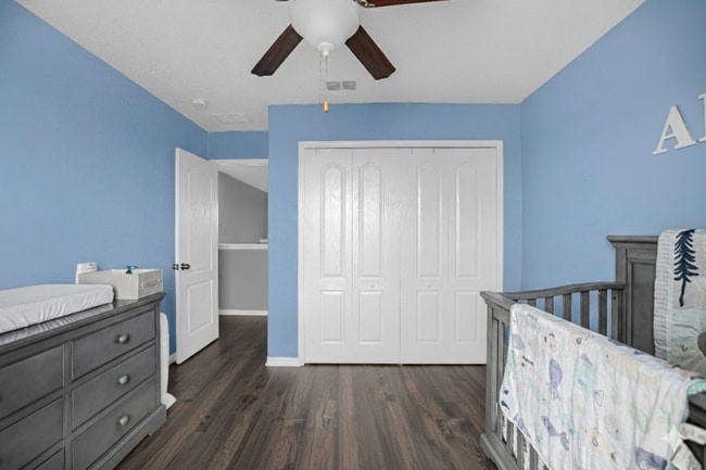 Building Photo - "Discover Spacious Elegance: 5-Bed, 3-Bath...