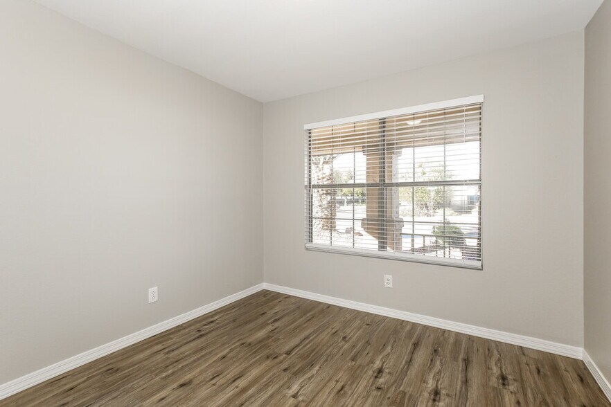 Building Photo - 6525 W Behrend Dr