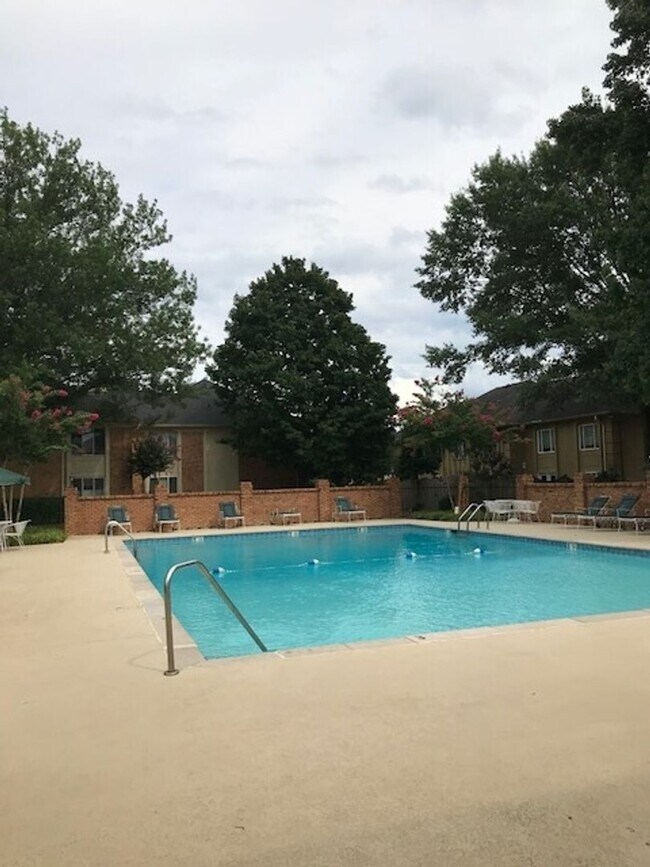 Building Photo - Charming Move-In Ready 1BR/1BA Condo in West Nashville – Lion’s Head Community