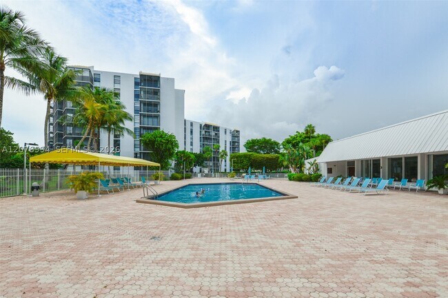 Building Photo - 20500 W Country Club Dr