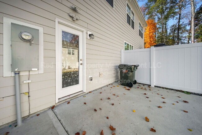 Building Photo - 808 Gable Oak Ln