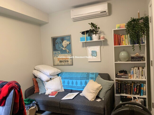 Building Photo - 33 Anderson St