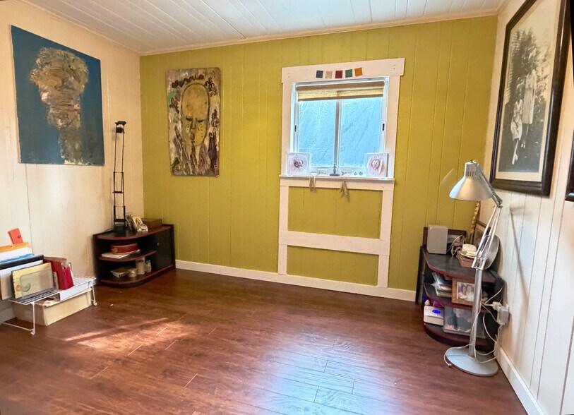 bed 3 - 1614 Ballard Park Dr