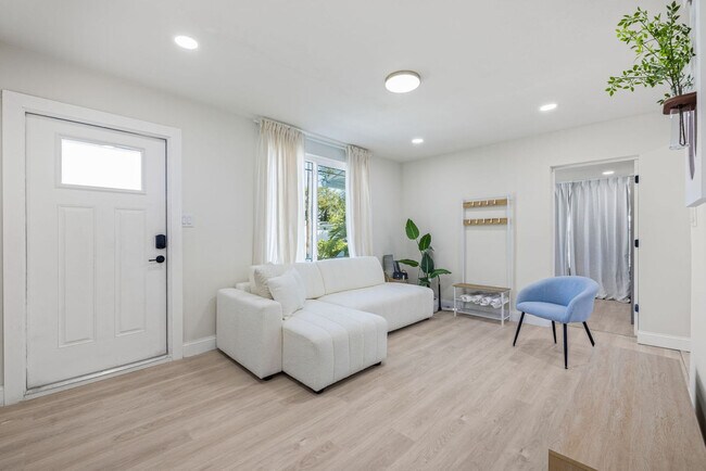 Building Photo - 510 79th Ave