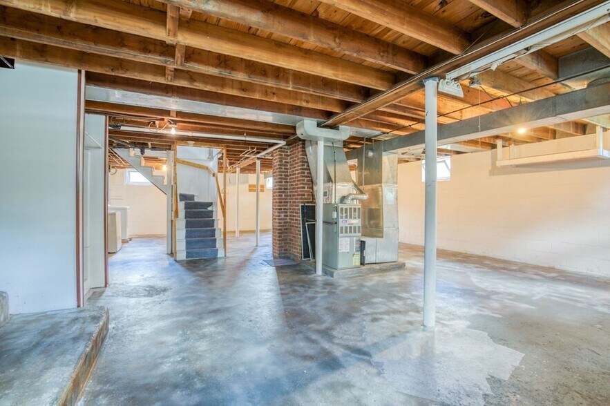 Building Photo - 485 Hamilton St
