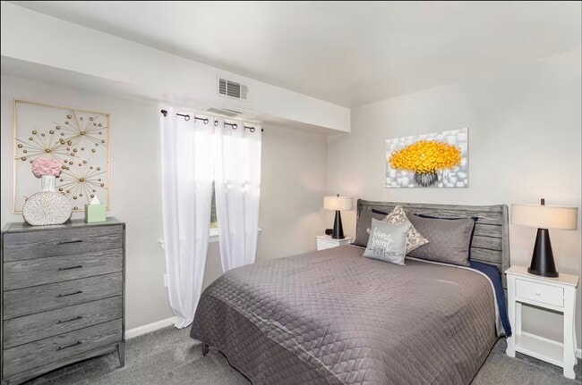 Building Photo - Beautiful Fully Furnished Two Bedroom Minutes From Hershey