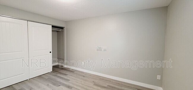 Building Photo - 3216 E Roosevelt Ave