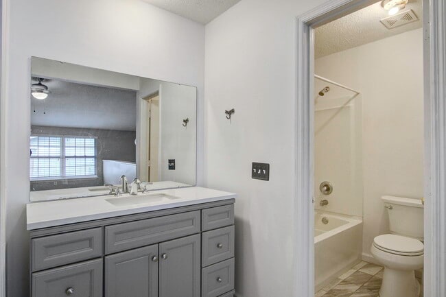 Building Photo - 2494 Etiwan Ave