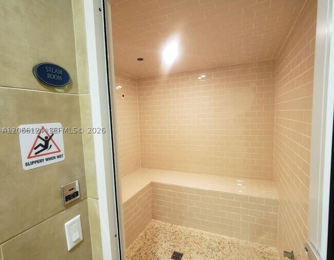 Building Photo - 6917 Collins Ave