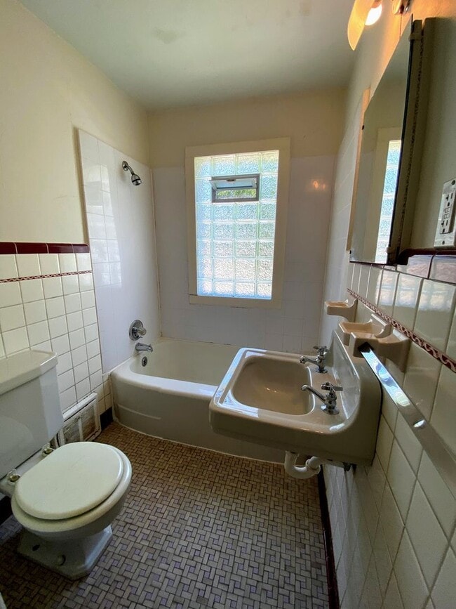 Building Photo - 853-855 Ballard SE