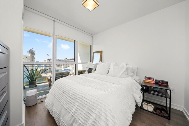 Building Photo - 750 N Hudson Ave