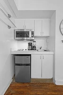 Building Photo - 5 Tudor City Pl