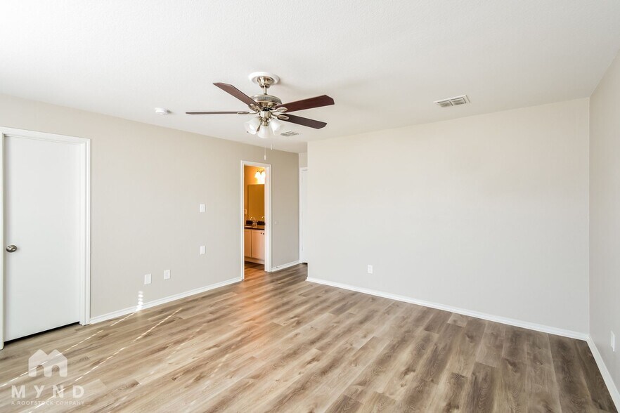 Building Photo - 1157 Boxwood Dr