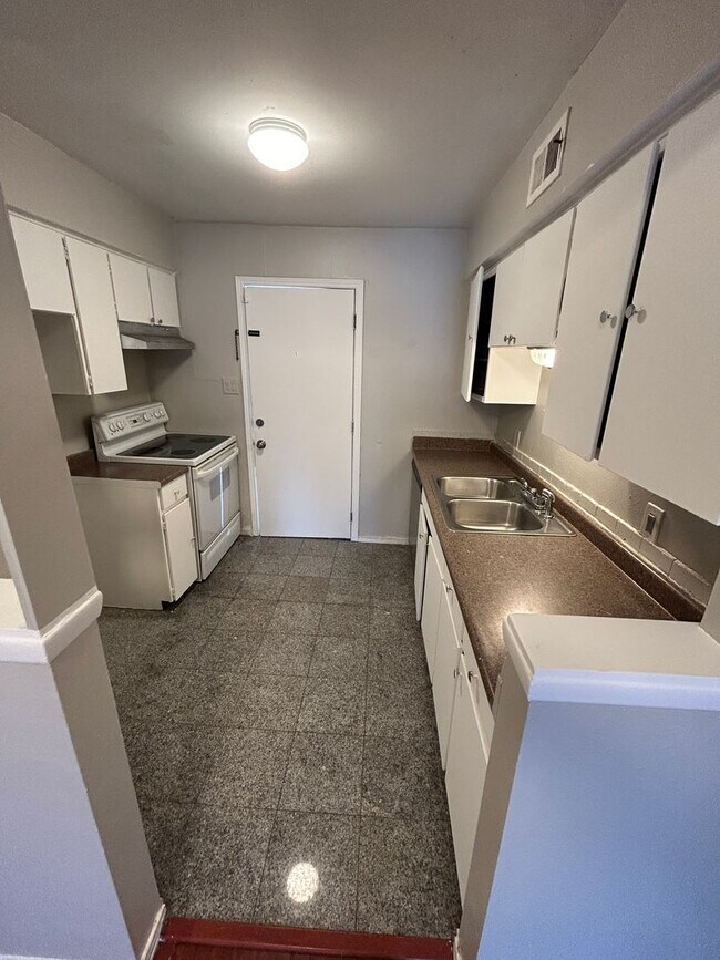 Building Photo - Experience the ultimate comfort of living ...