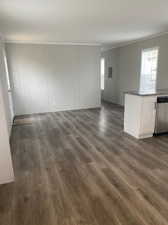 Building Photo - Lot 40