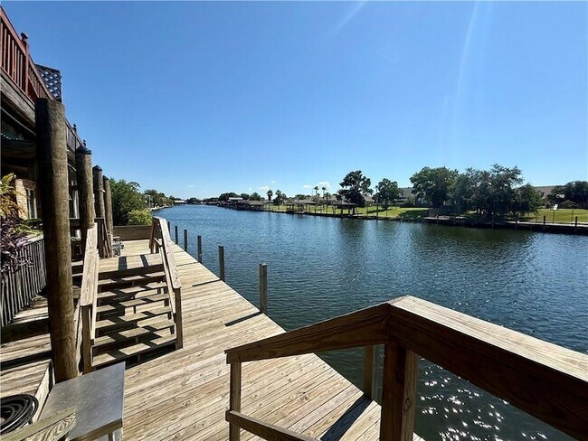 Building Photo - 4800 Pontchartrain Dr