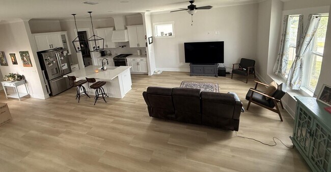 Building Photo - 206 Red Deer Run