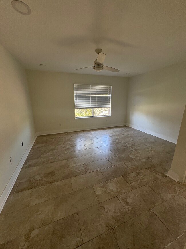 Building Photo - 3723 Westmeadow Dr