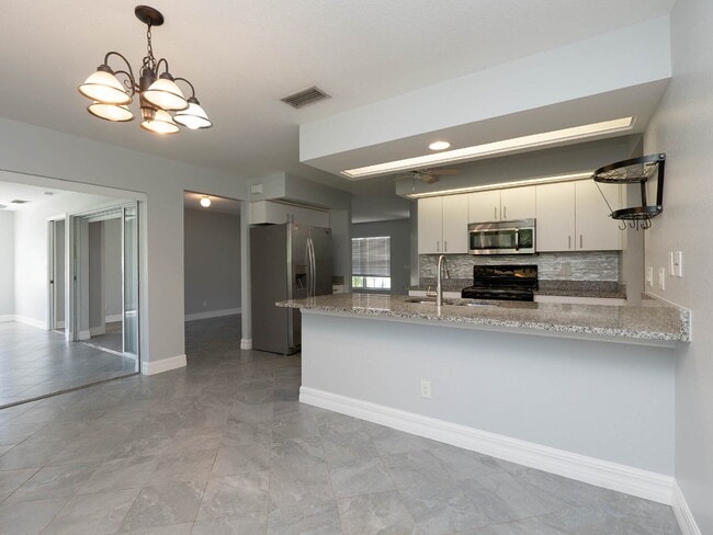 Building Photo - 2-Bed, 2-Bath Venice Home with Brand New Roof and AC