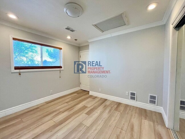 Building Photo - 1529 Sable Blvd