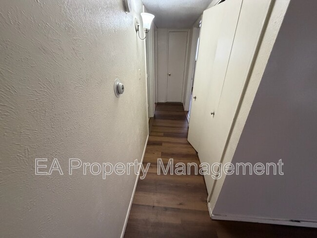 Building Photo - 12200 Candelaria Rd NE