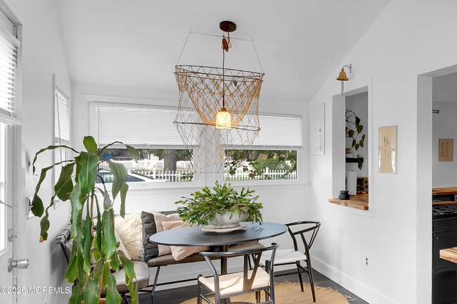 Building Photo - 638 Parkside Ave