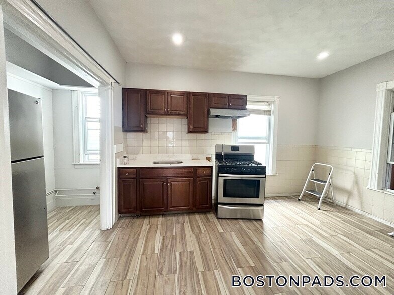 Building Photo - 22 Humphreys St