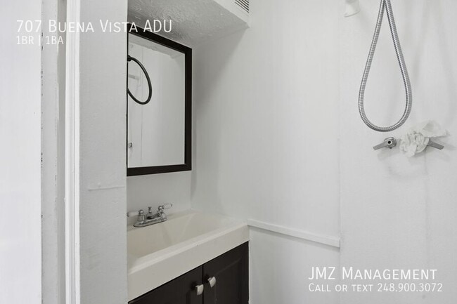 Building Photo - 707 Buena Vista Ave